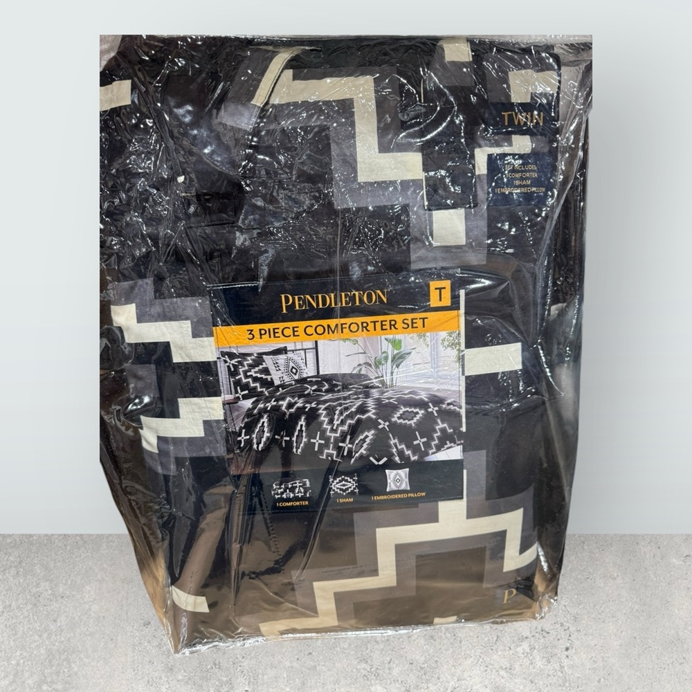 Pendleton Black and Cream Geometric Comforter Set